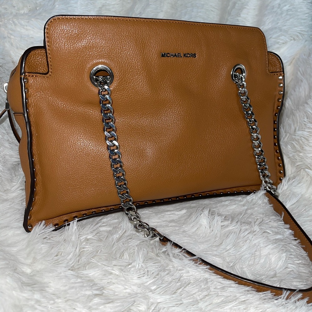 Michael kors ,softly structured leather shoulder bag/ signature hardware